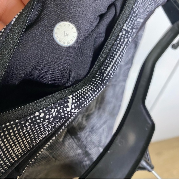 Lululemon Soul cycle crop leggings size 4 - Picture 4 of 6